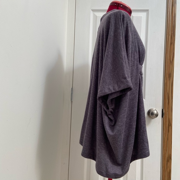 Handmade women grey mohair knit pullover kimono style top. Size M-L. Pre-owned. - Picture 4 of 7